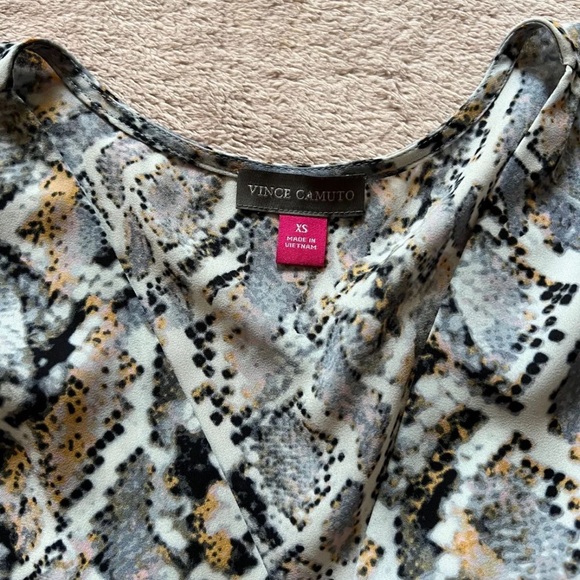Vince Camuto Women's Tie-Front Snake Print Top Blouse, Gray Size XSmall - Picture 2 of 7